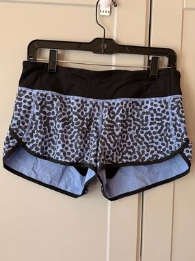 Lululemon Run: Speed Short *4-way
Stretch Size 6
Ace Spot Lullaby Black / Black